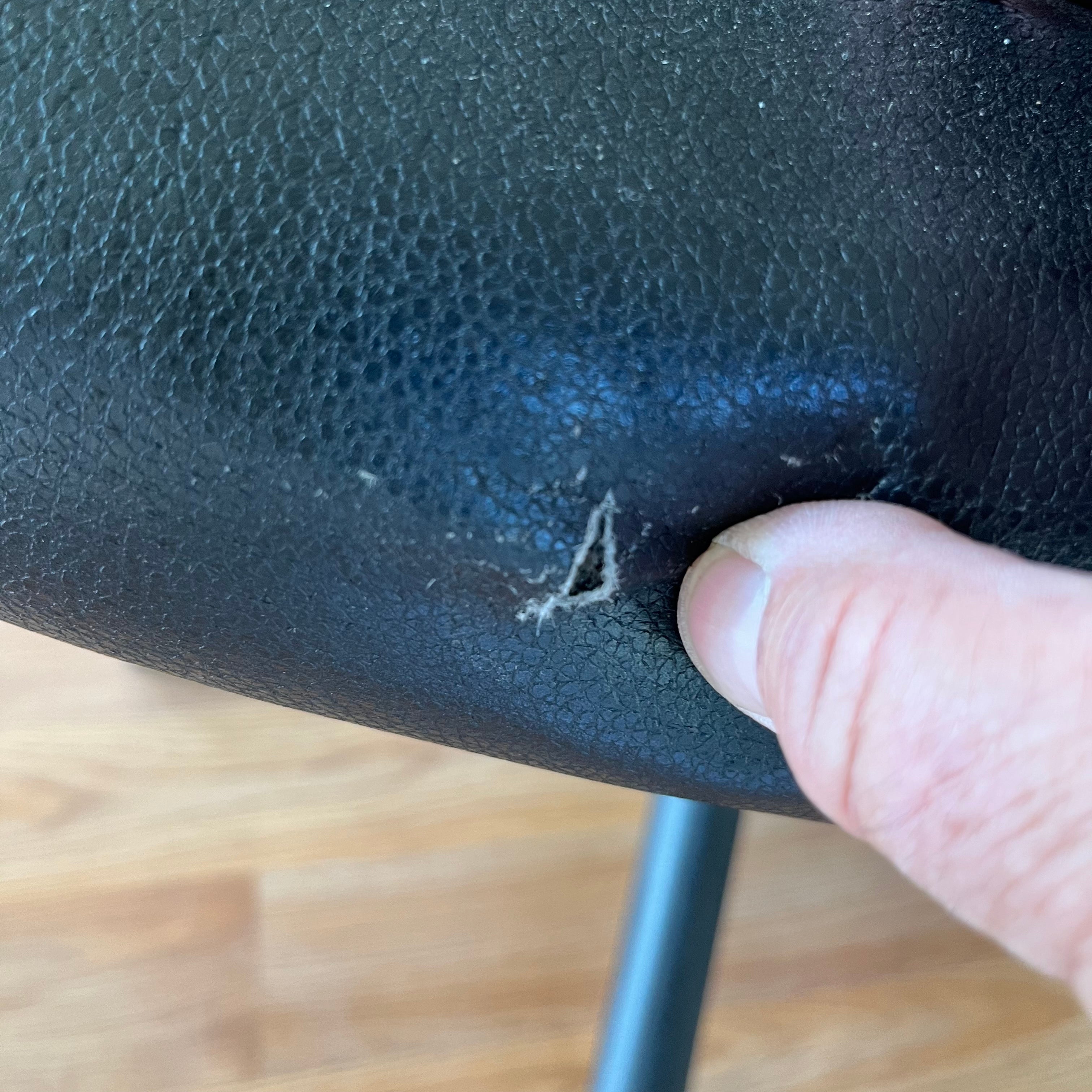 F505 Black leather wheeled office chair (small tear)