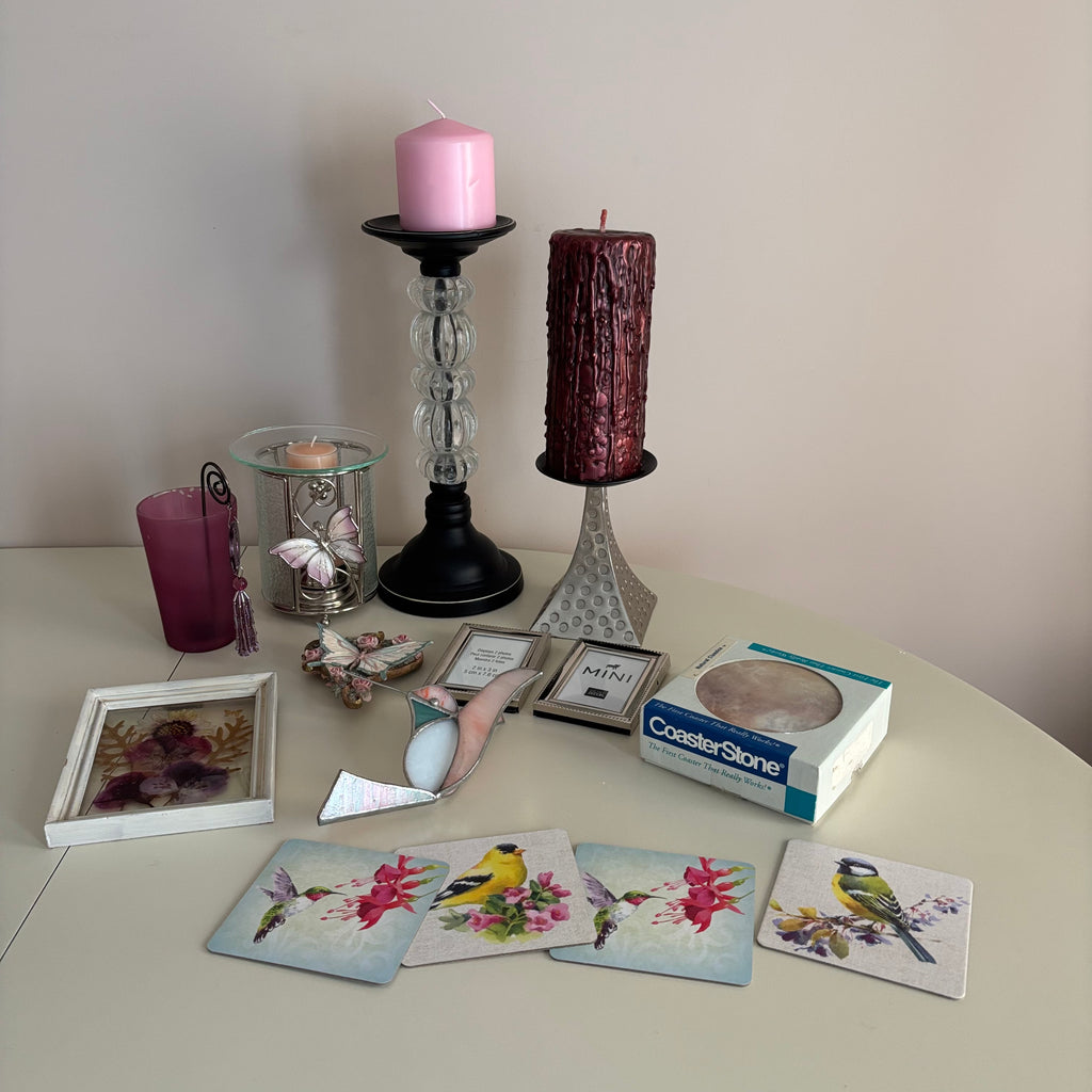 E764 Home Decor Grouping (candle stands and more)