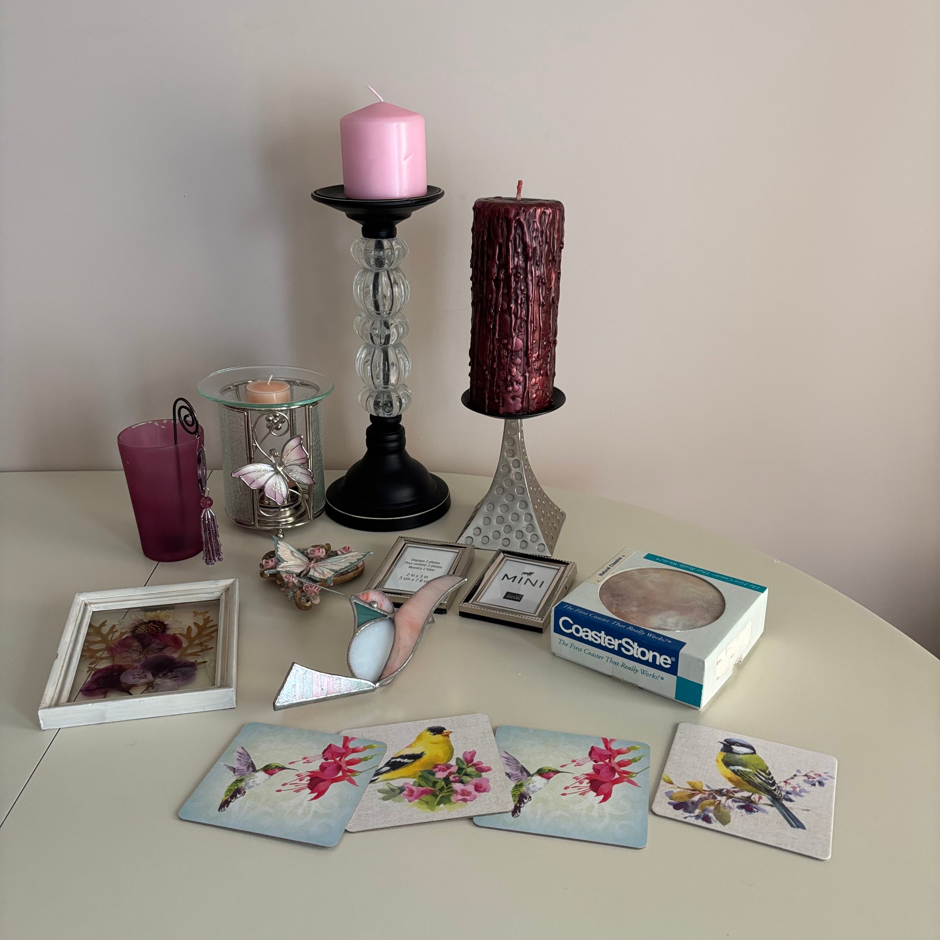 E764 Home Decor Grouping (candle stands and more)