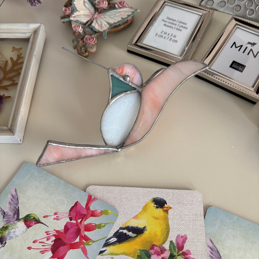 E764 Home Decor Grouping (candle stands and more)