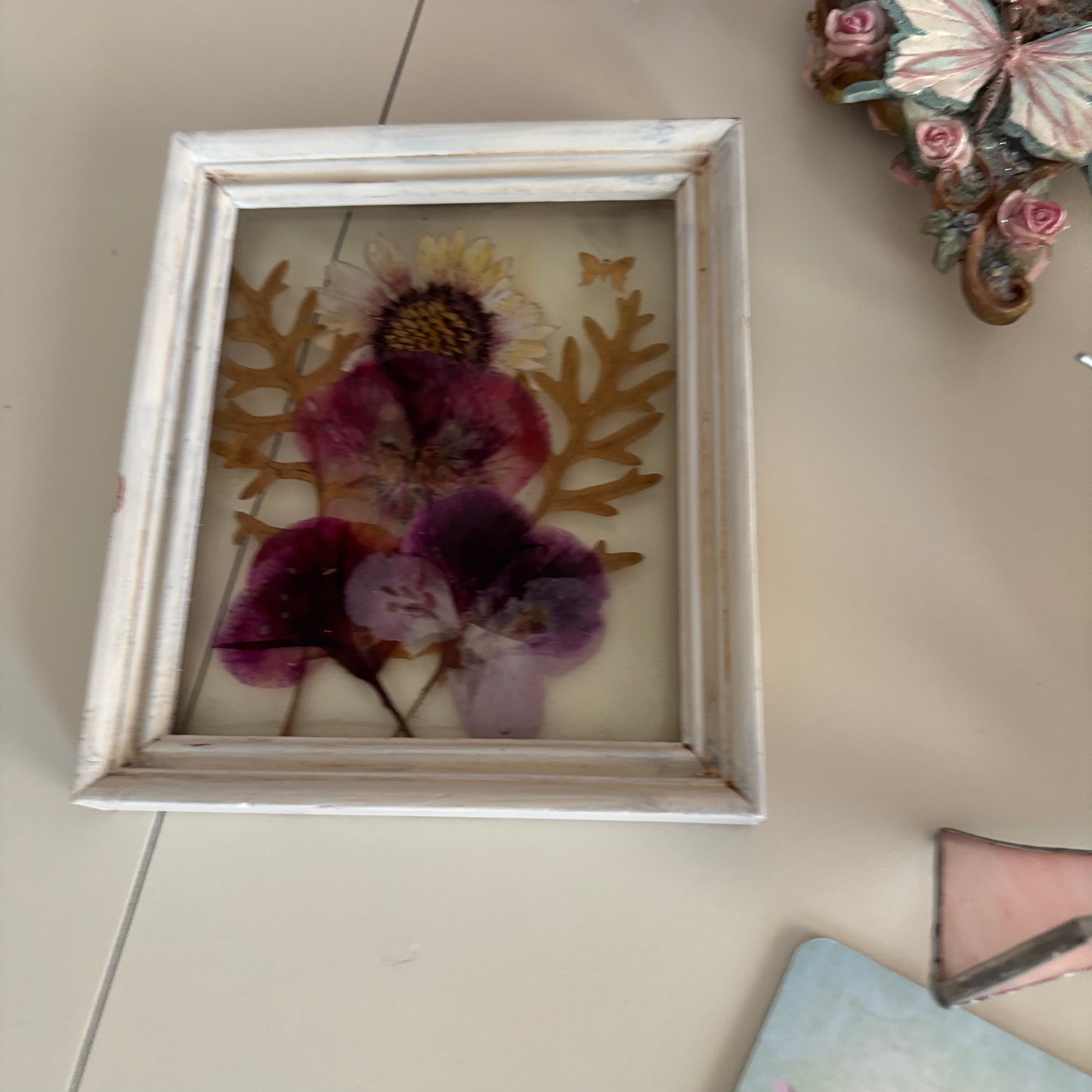 E764 Home Decor Grouping (candle stands and more)