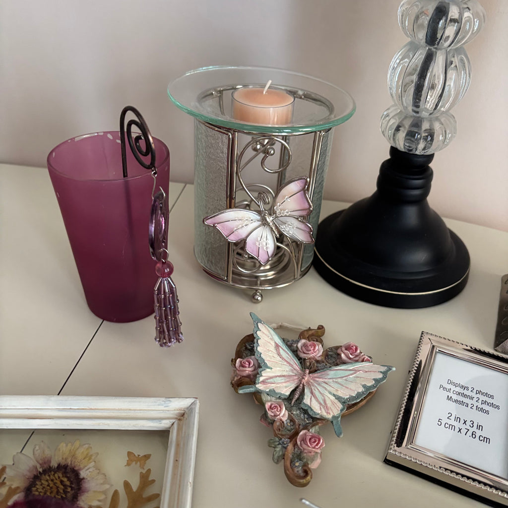E764 Home Decor Grouping (candle stands and more)