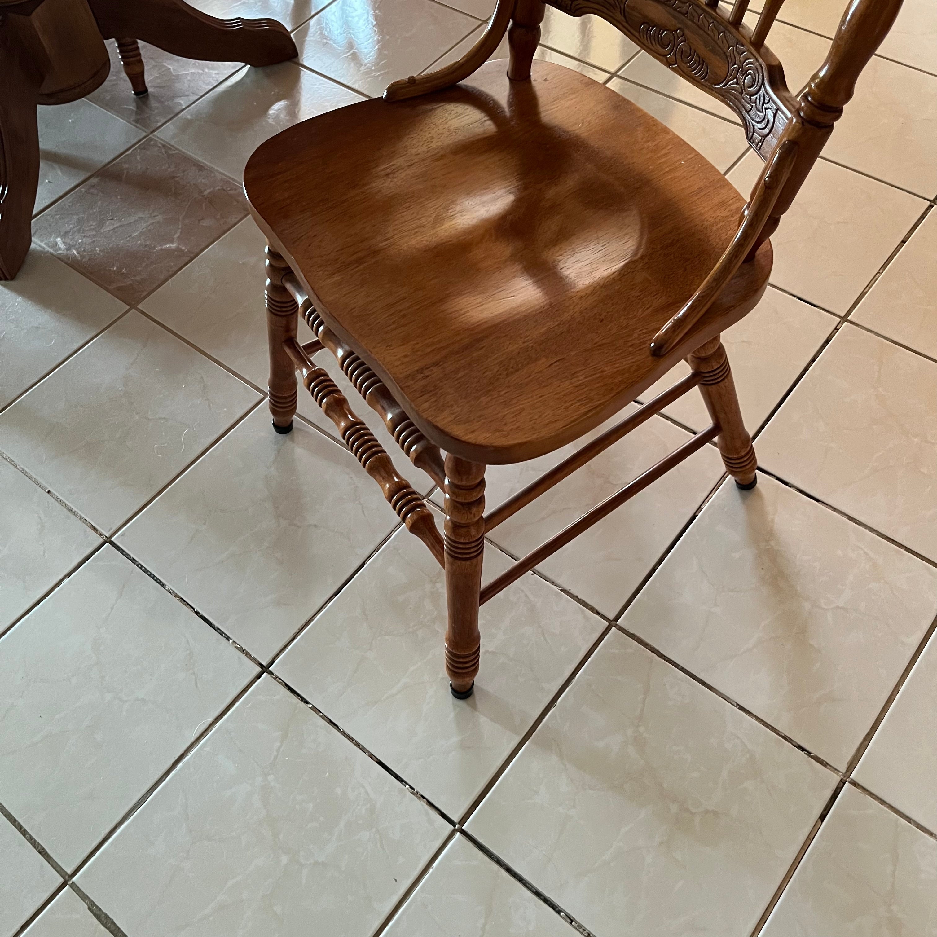 F506 Vintage solid wood dining table with 6 pressback wooden chairs