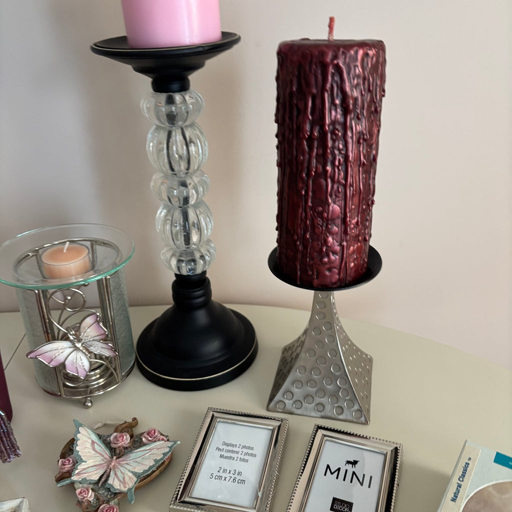 E764 Home Decor Grouping (candle stands and more)