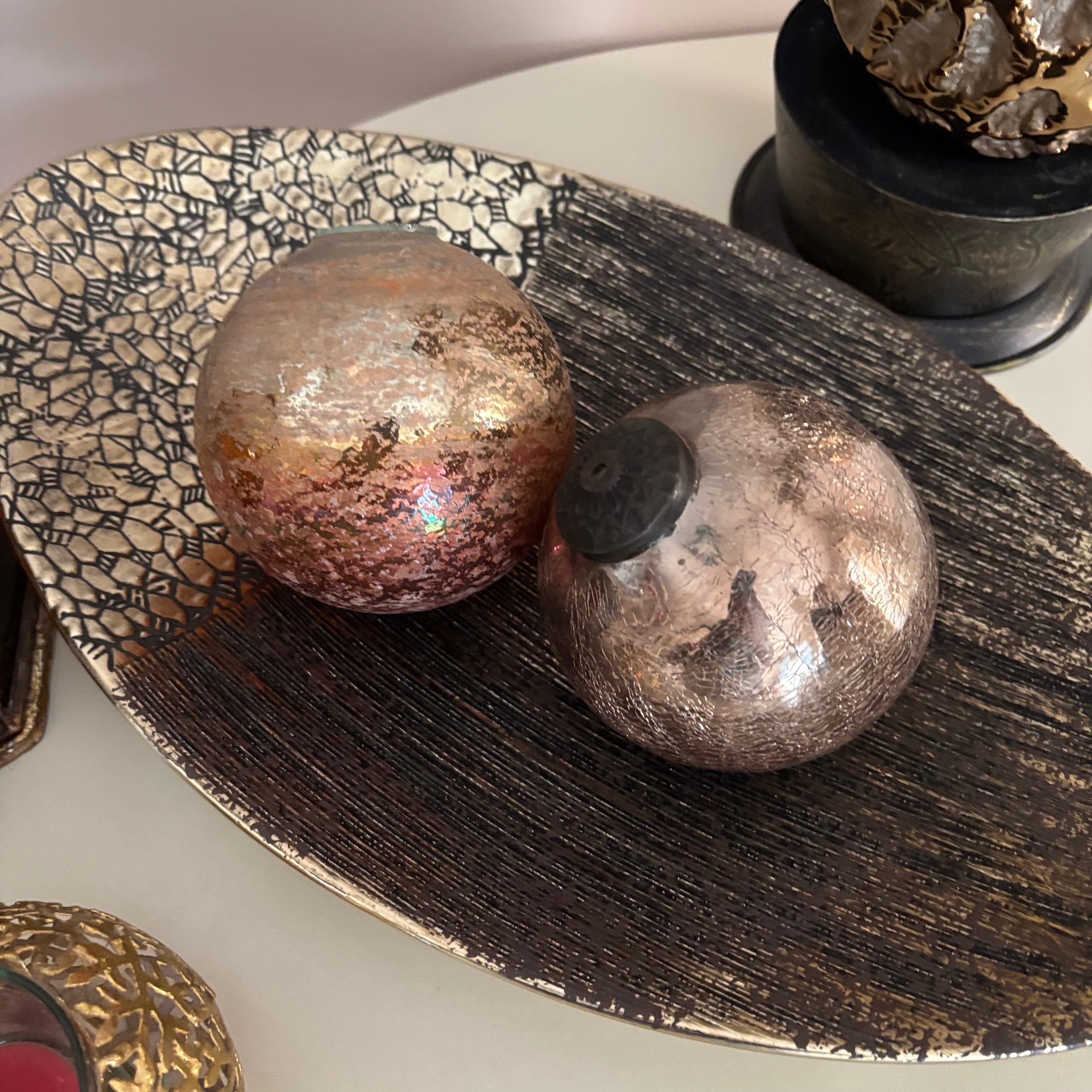 E768 Gold toned home decor grouping