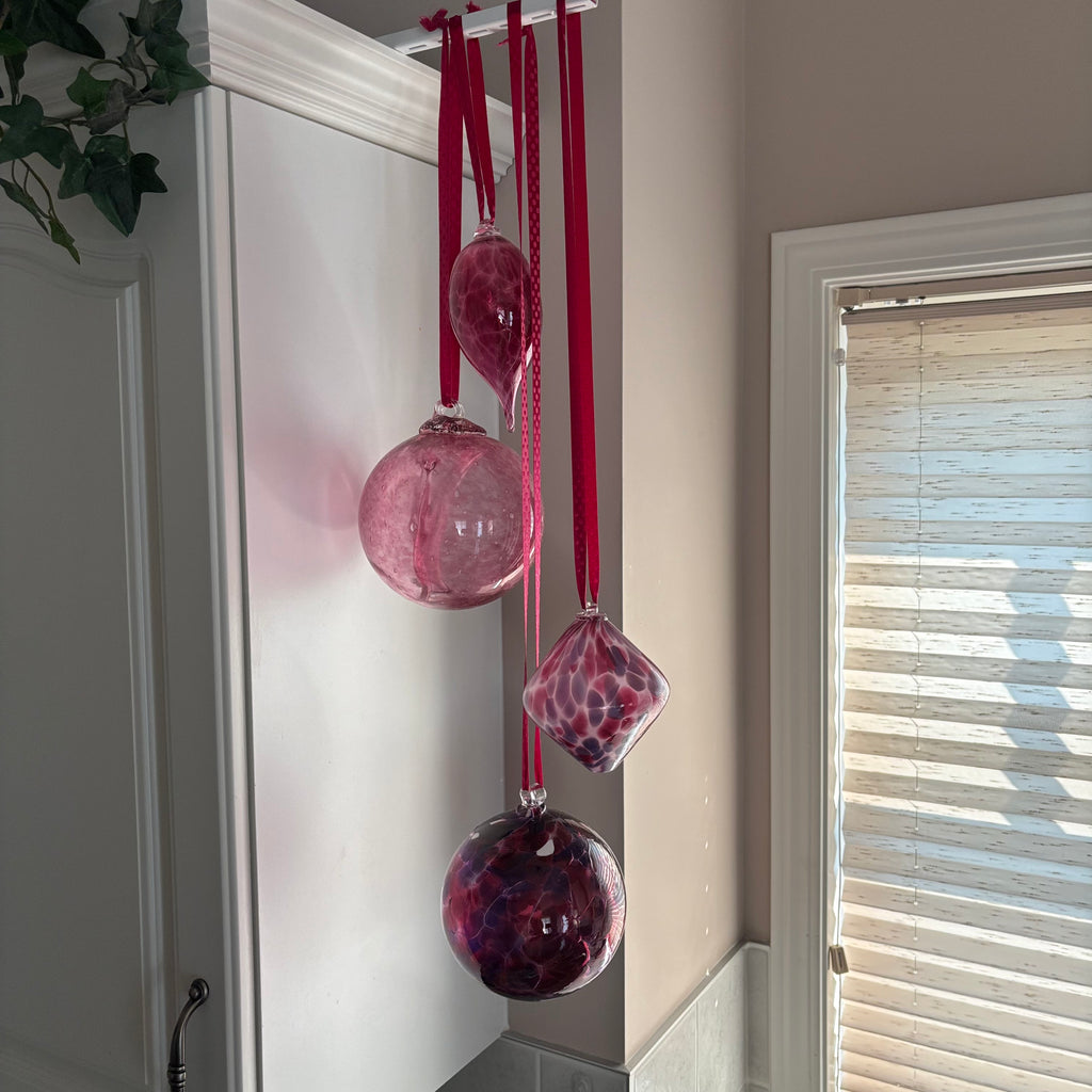 E770 Set of 4 pink hanging art glass orbs