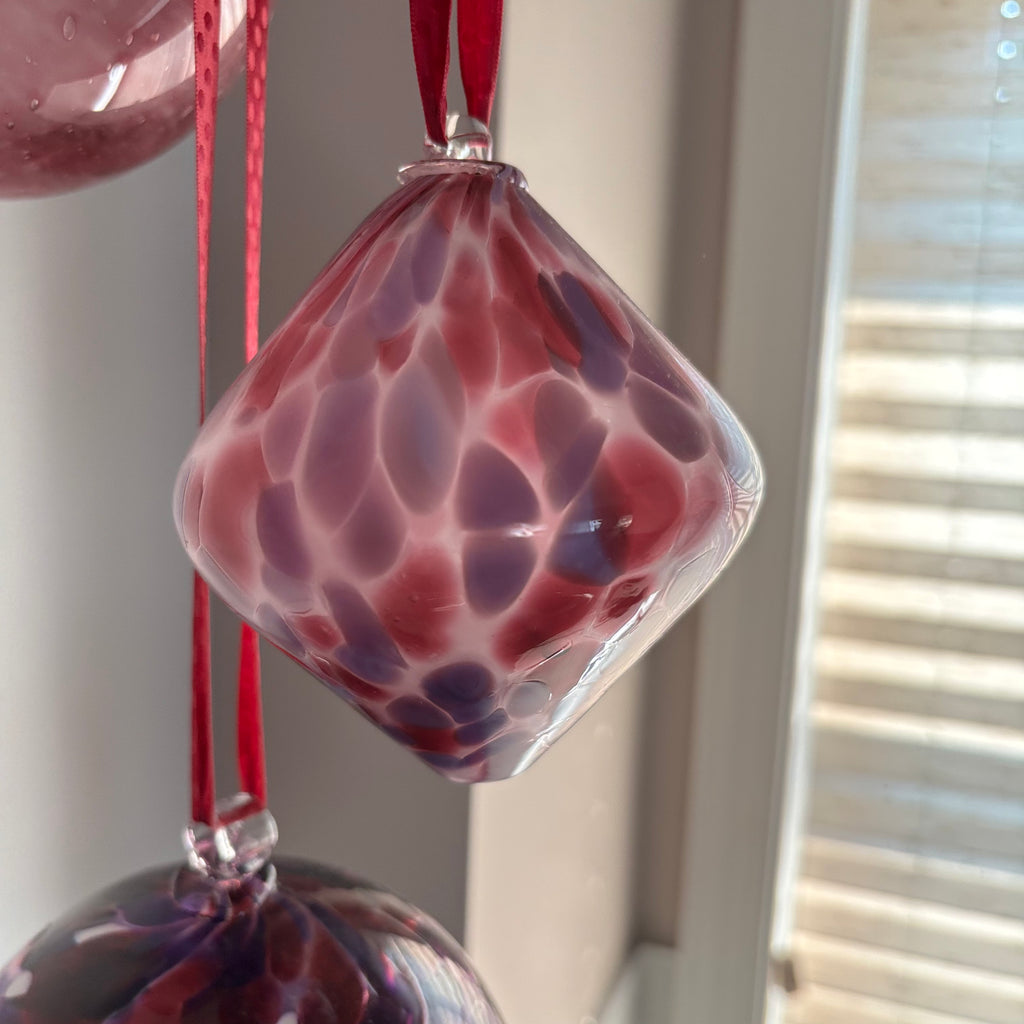 E770 Set of 4 pink hanging art glass orbs