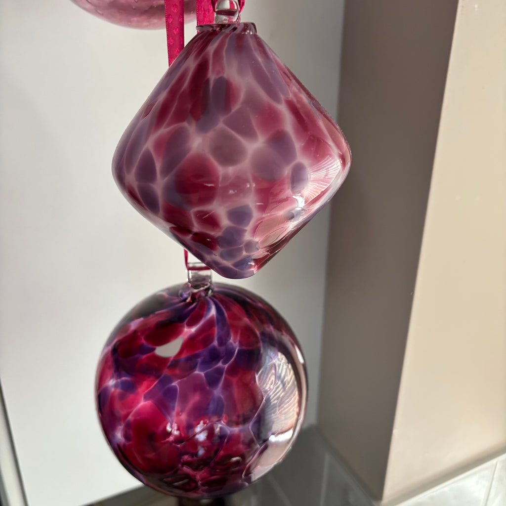 E770 Set of 4 pink hanging art glass orbs