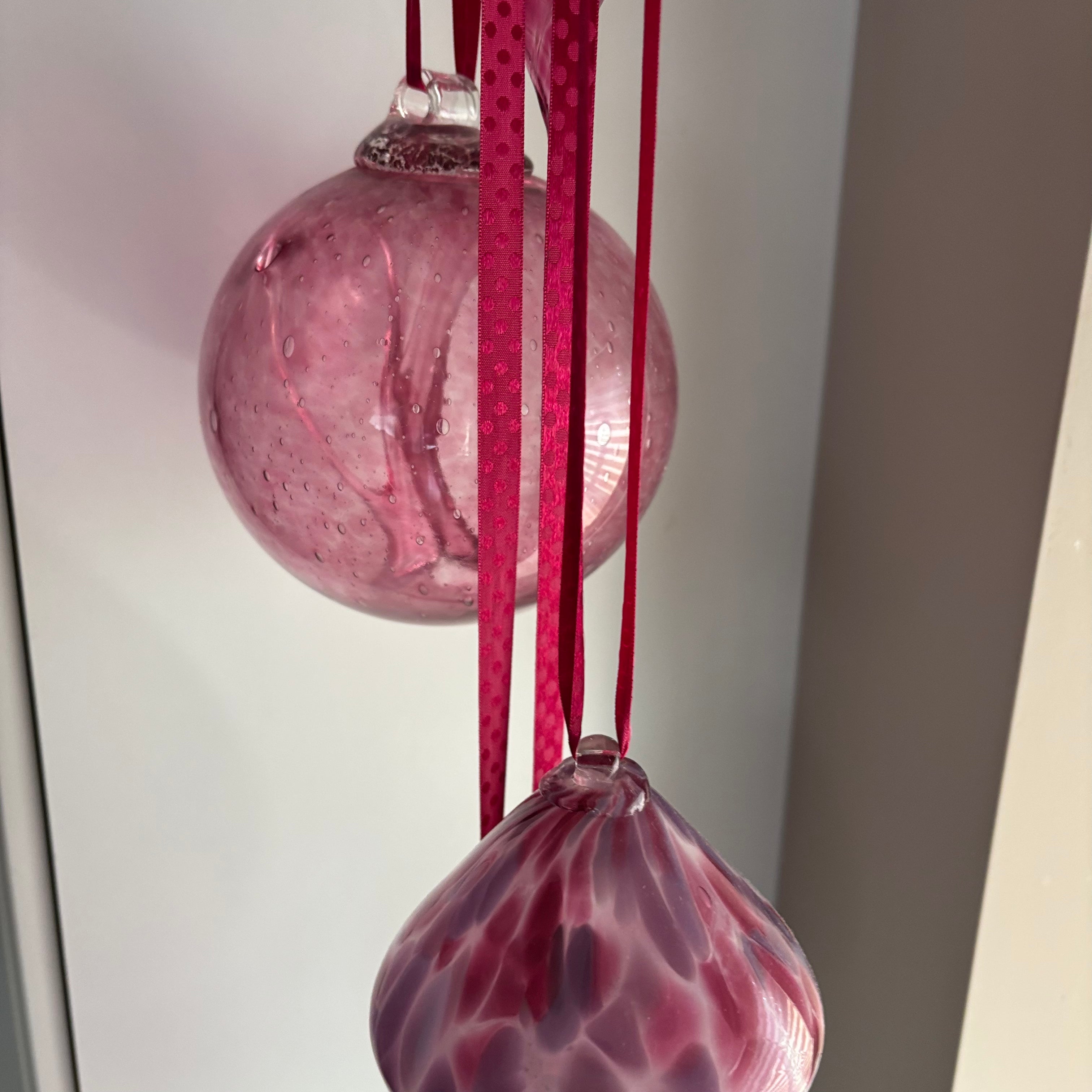 E770 Set of 4 pink hanging art glass orbs