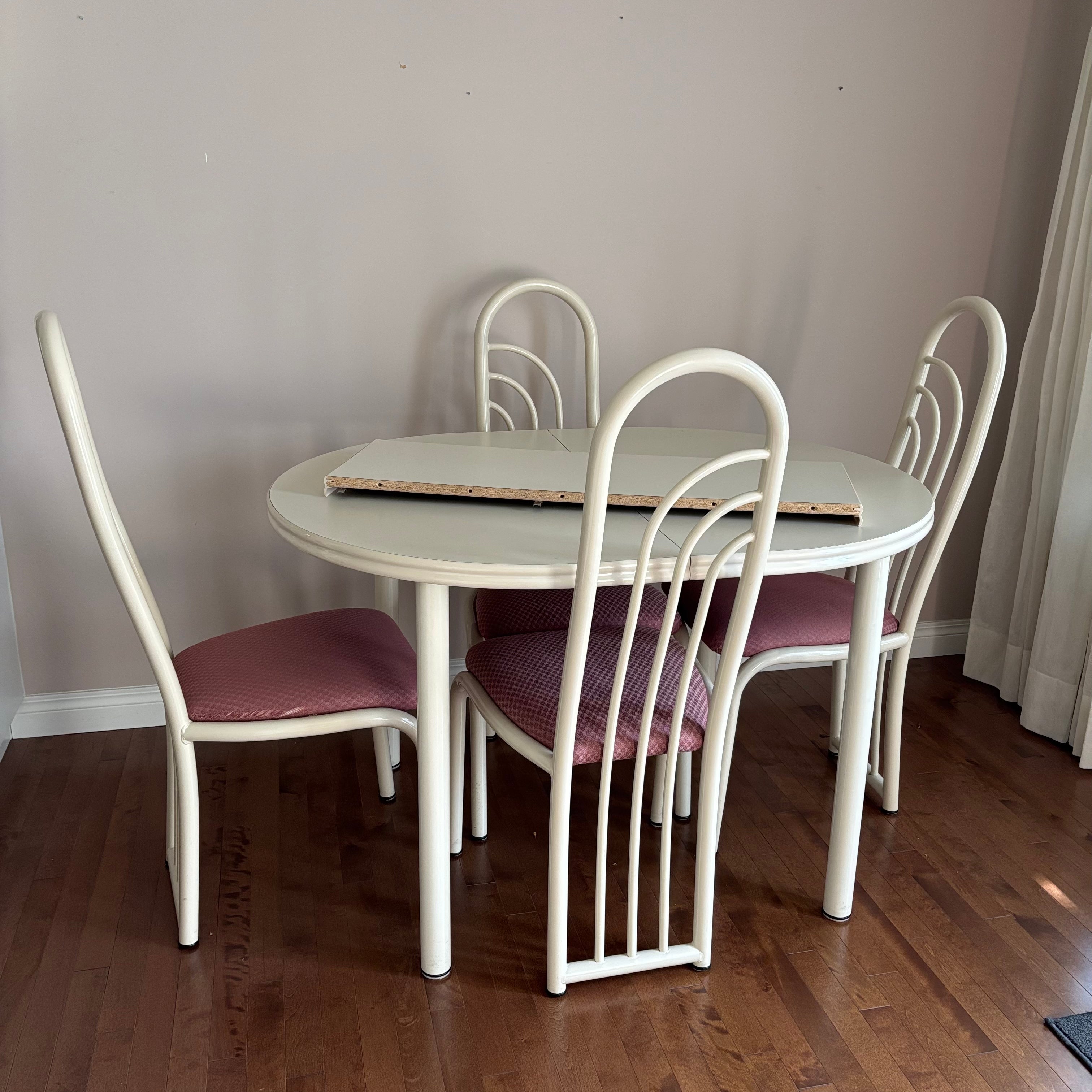 E778 Vintage white dining set with four white metal pink upholstered vinyl chairs