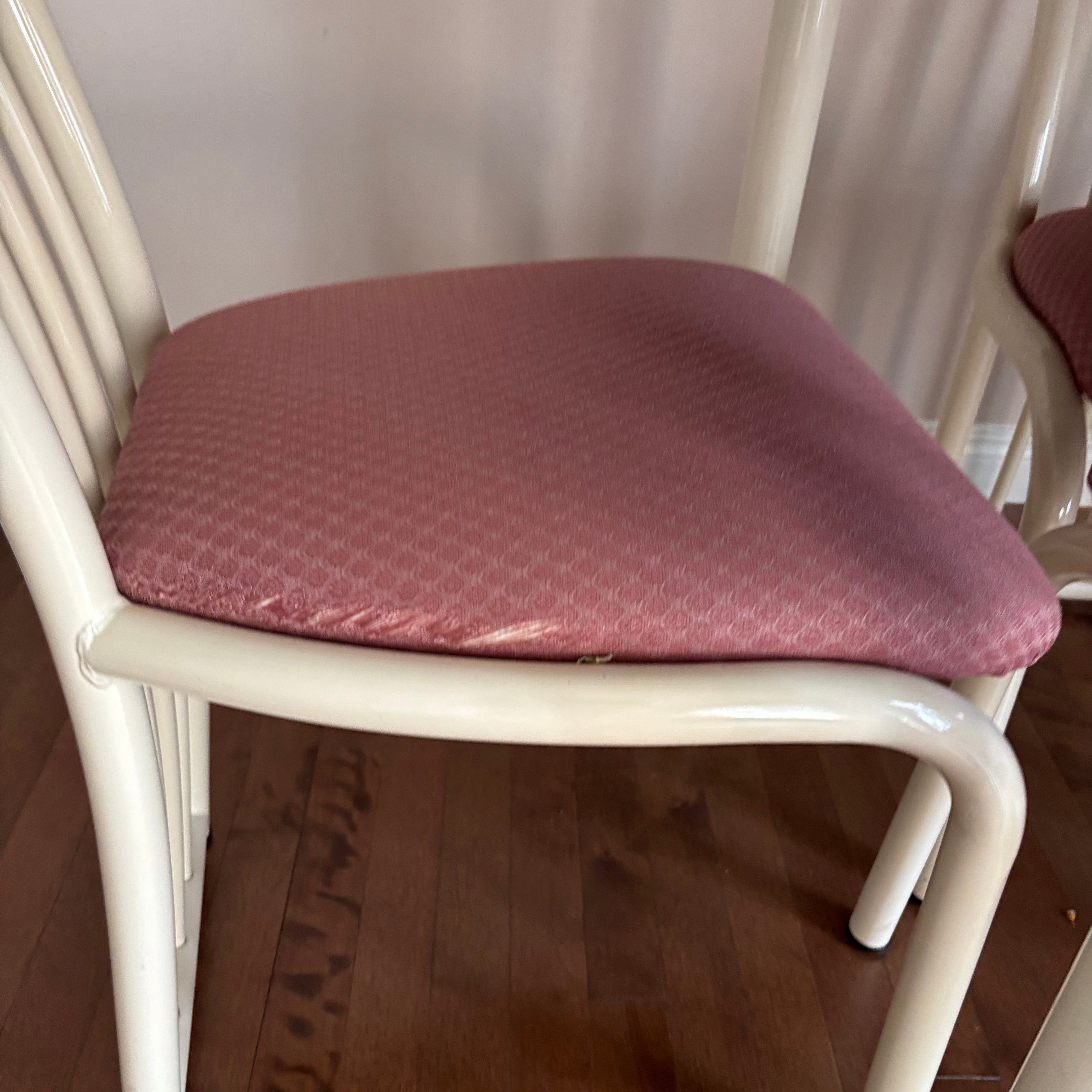 E778 Vintage white dining set with four white metal pink upholstered vinyl chairs
