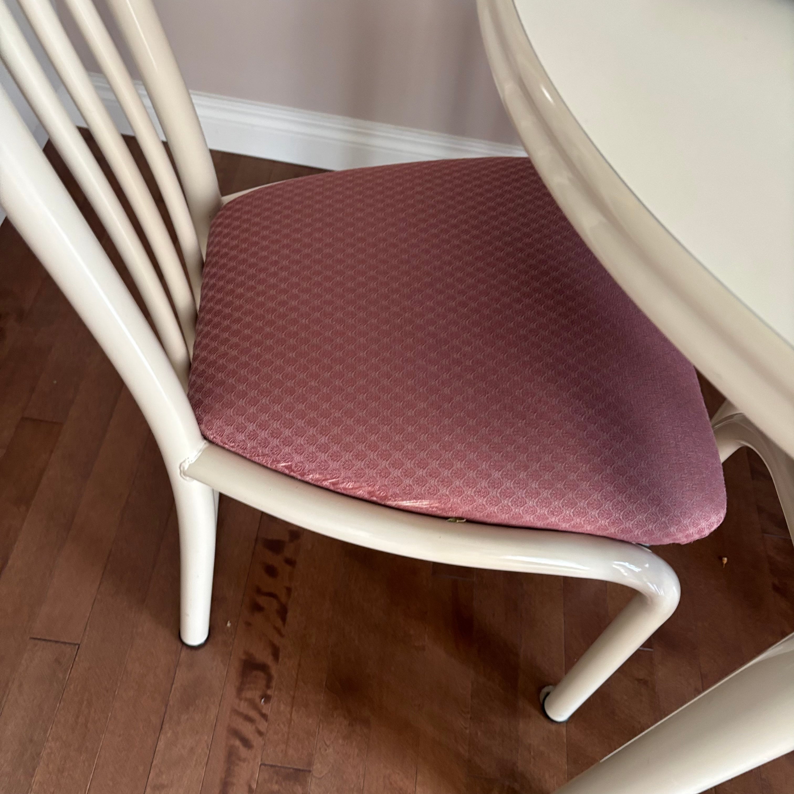 E778 Vintage white dining set with four white metal pink upholstered vinyl chairs
