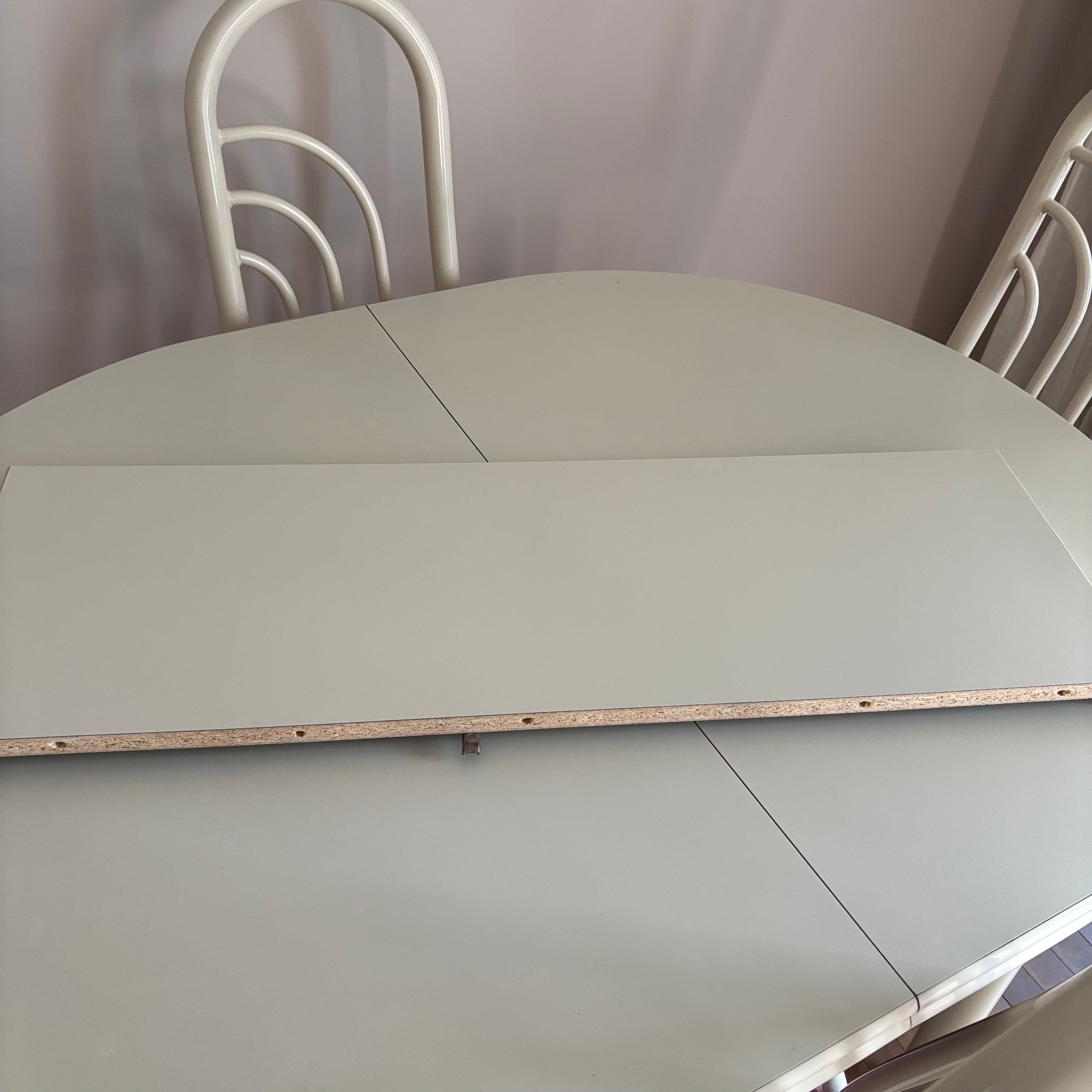 E778 Vintage white dining set with four white metal pink upholstered vinyl chairs