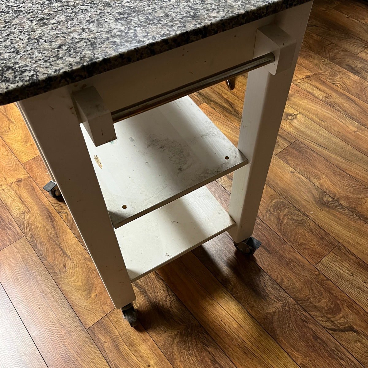 F517 White kitchen island with marble top (26" x 21" x 36")(some paint has chipped)