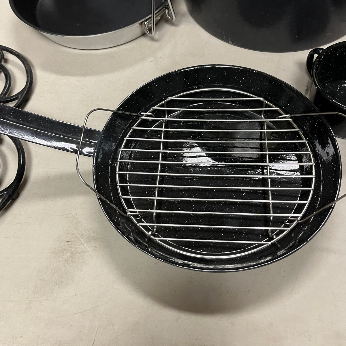 F522 Black enamel cooking grouping