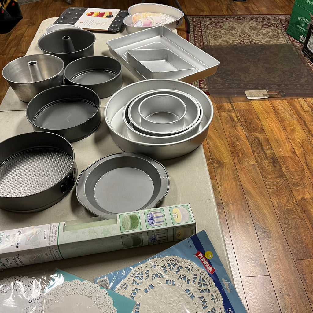 F524 Baking Grouping (cake pans and more)