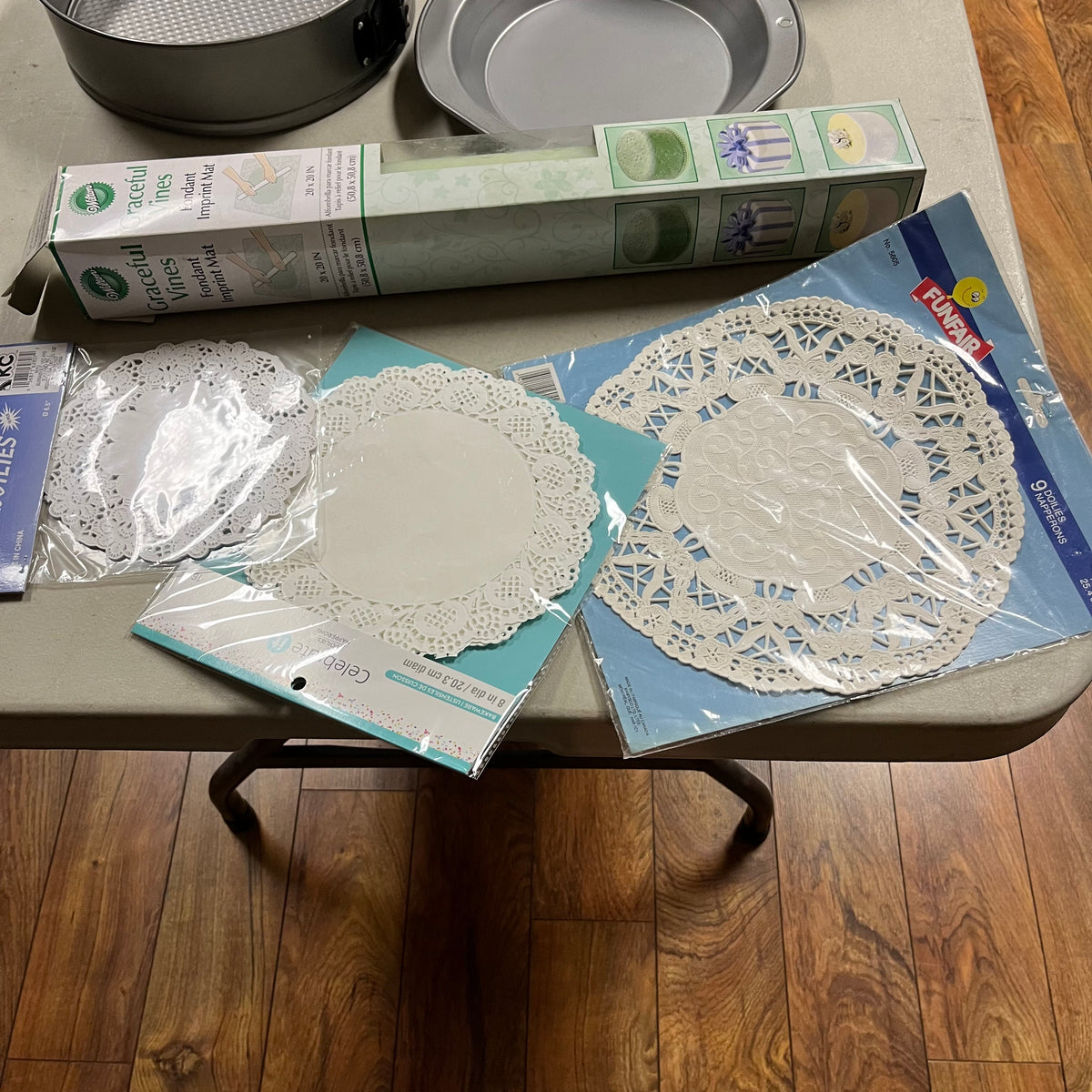 F524 Baking Grouping (cake pans and more)