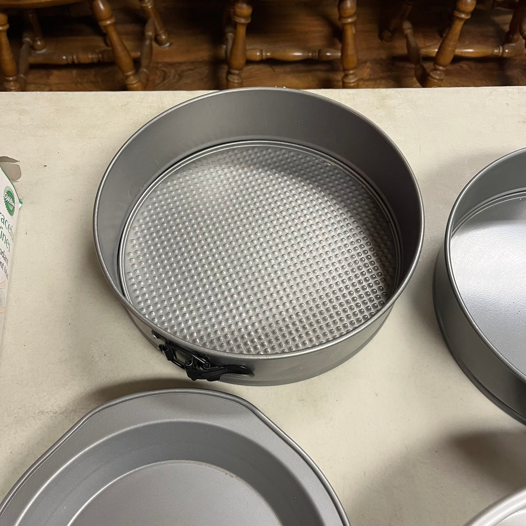 F524 Baking Grouping (cake pans and more)
