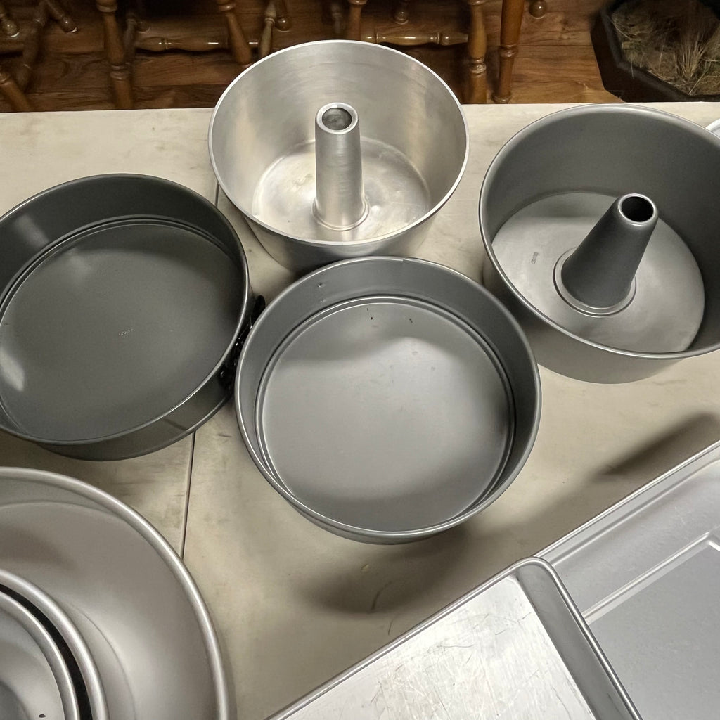 F524 Baking Grouping (cake pans and more)