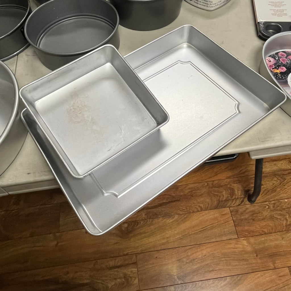 F524 Baking Grouping (cake pans and more)
