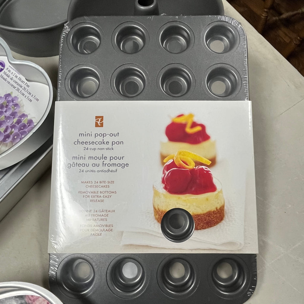 F524 Baking Grouping (cake pans and more)