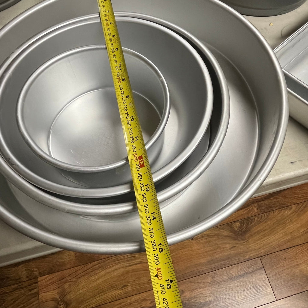 F524 Baking Grouping (cake pans and more)