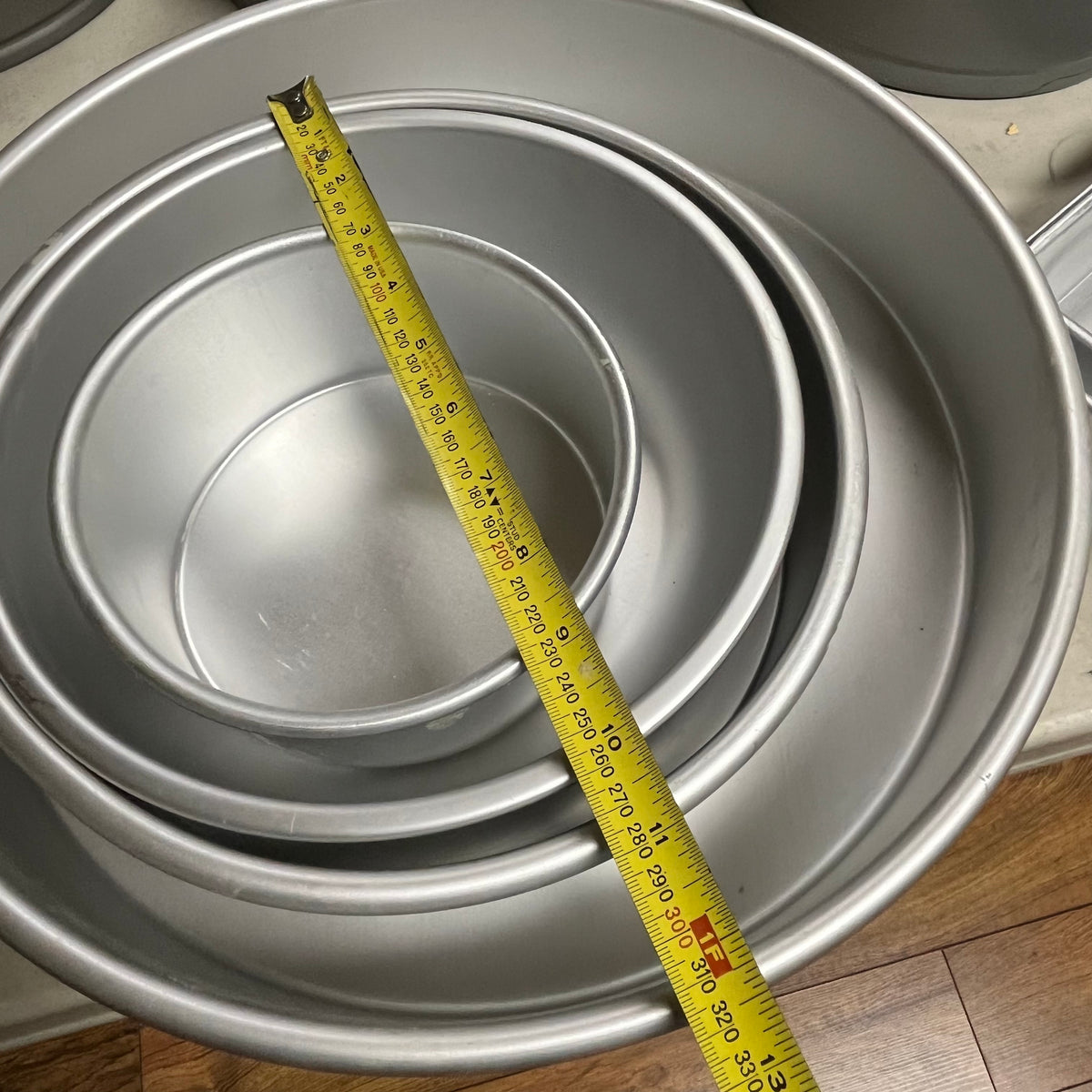 F524 Baking Grouping (cake pans and more)