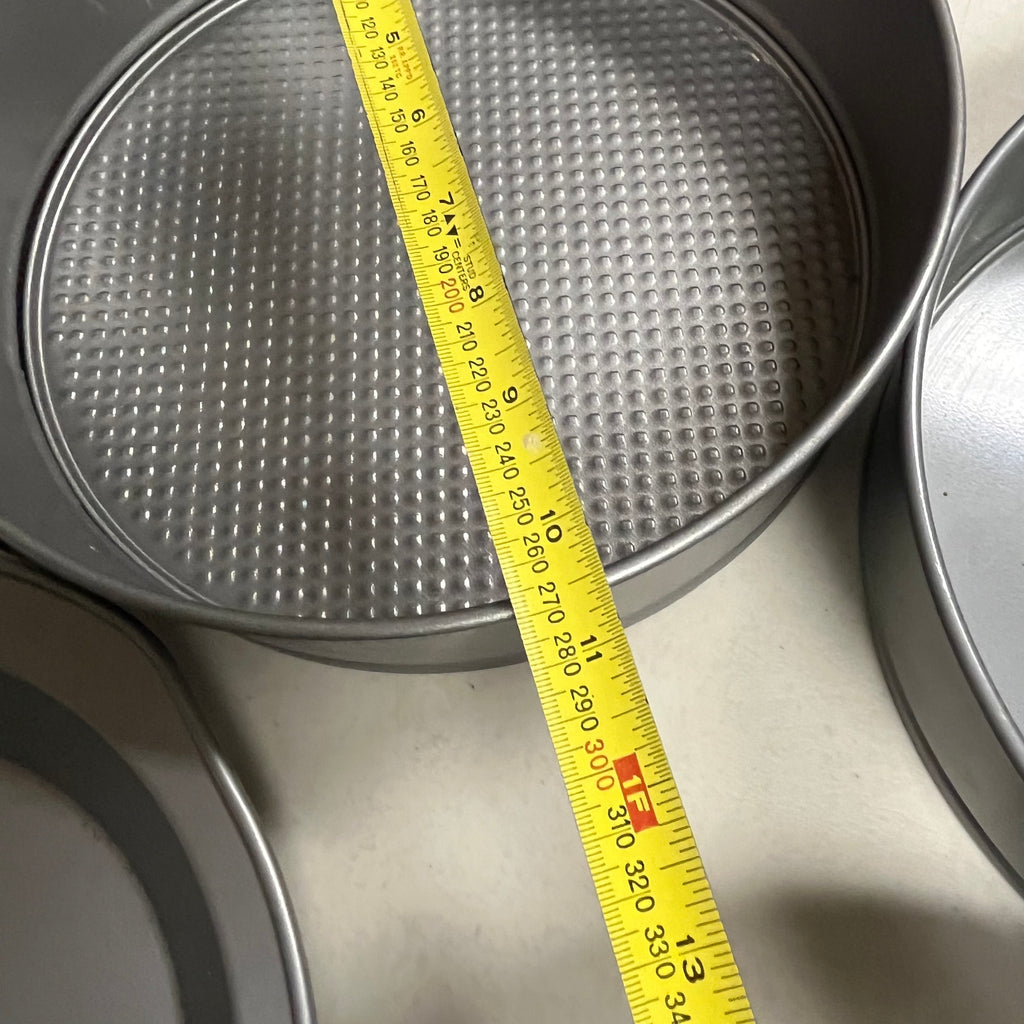 F524 Baking Grouping (cake pans and more)