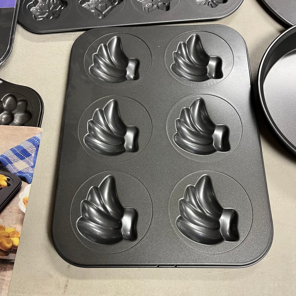F525 Baking Grouping (chocolate moulds and more)