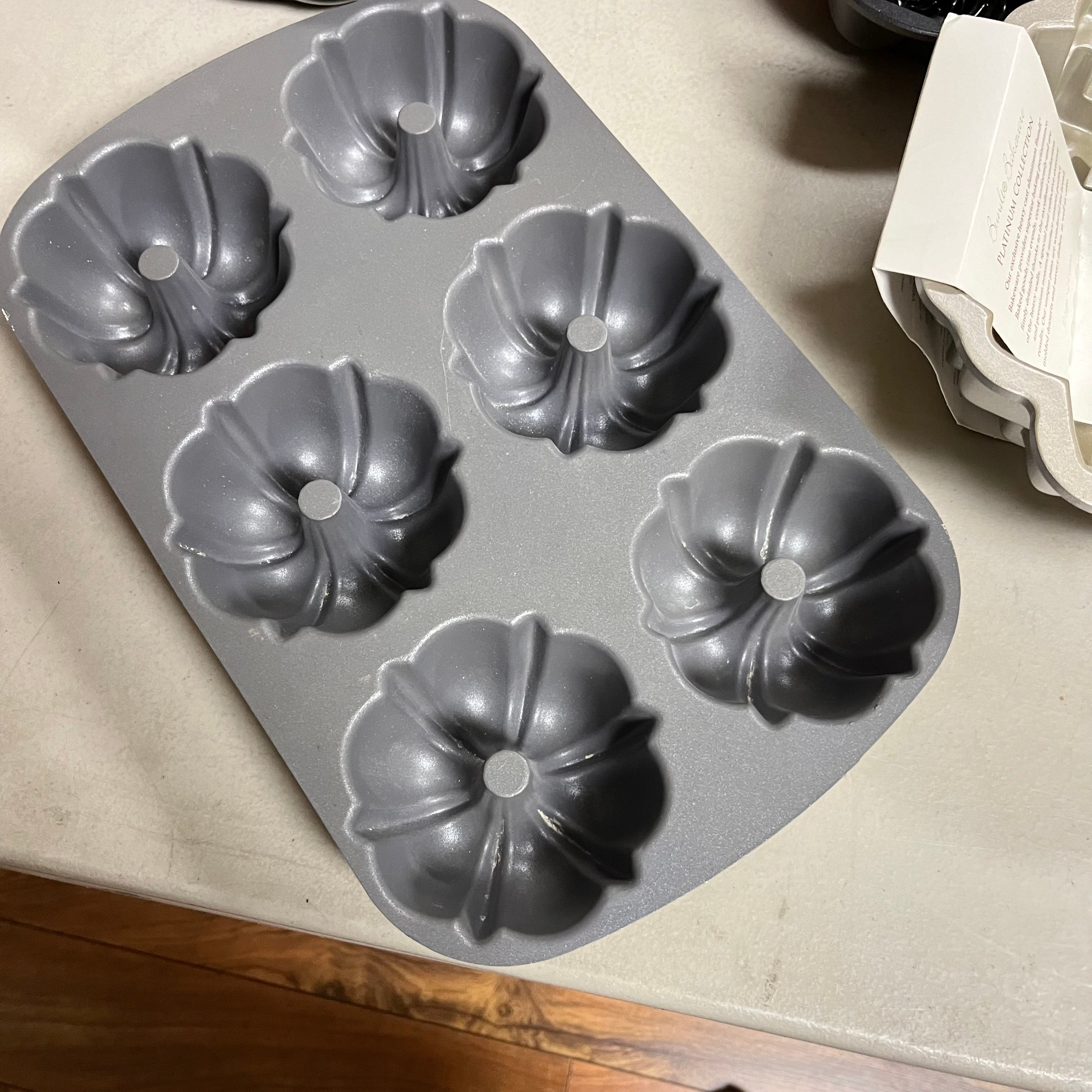 F526 Baking Grouping (bundt pan and more)