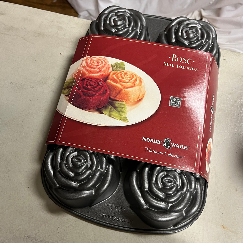 F526 Baking Grouping (bundt pan and more)