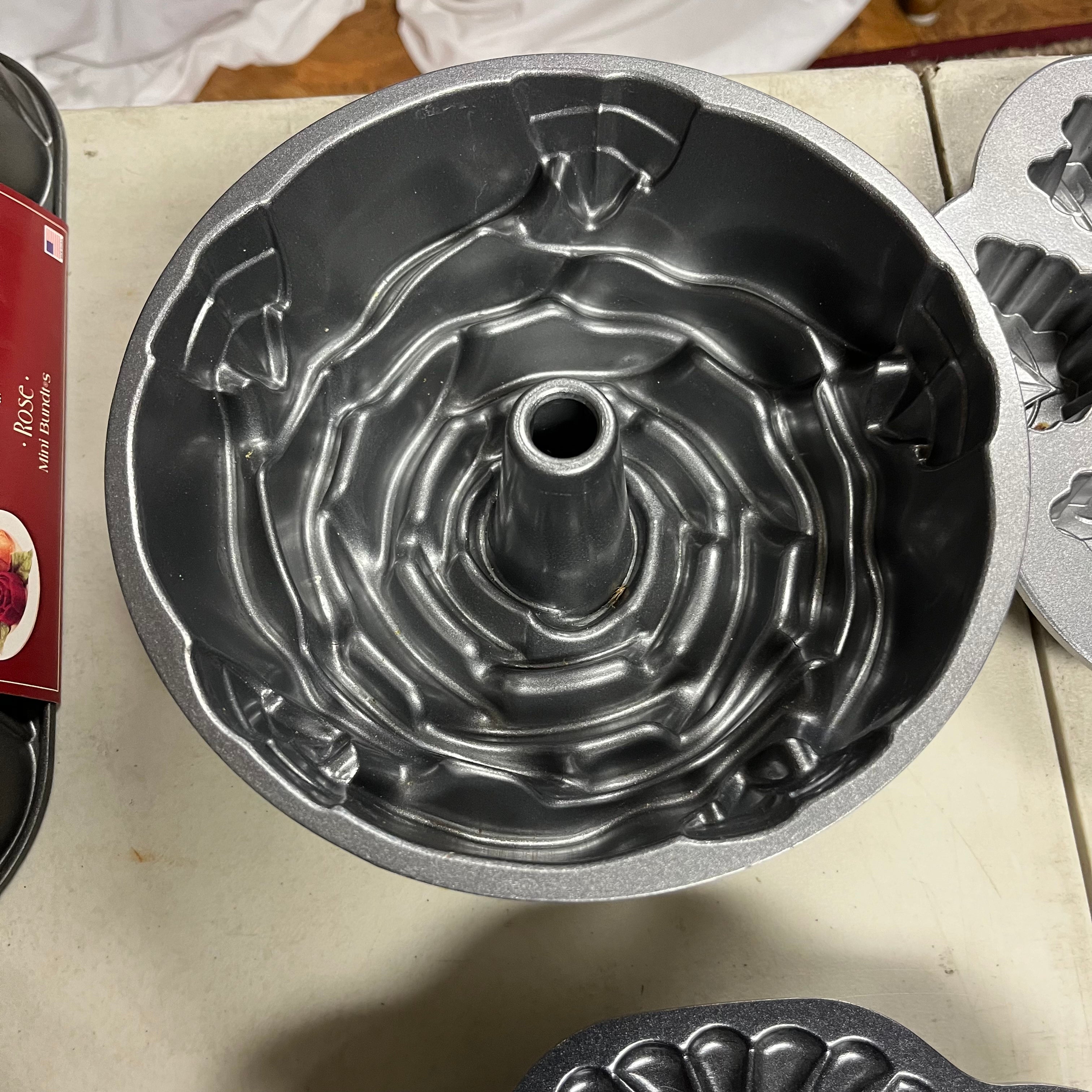 F526 Baking Grouping (bundt pan and more)