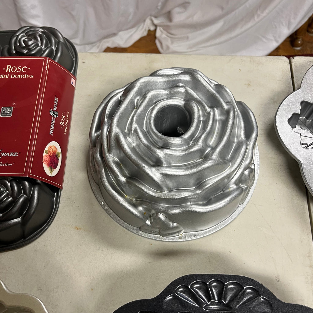 F526 Baking Grouping (bundt pan and more)