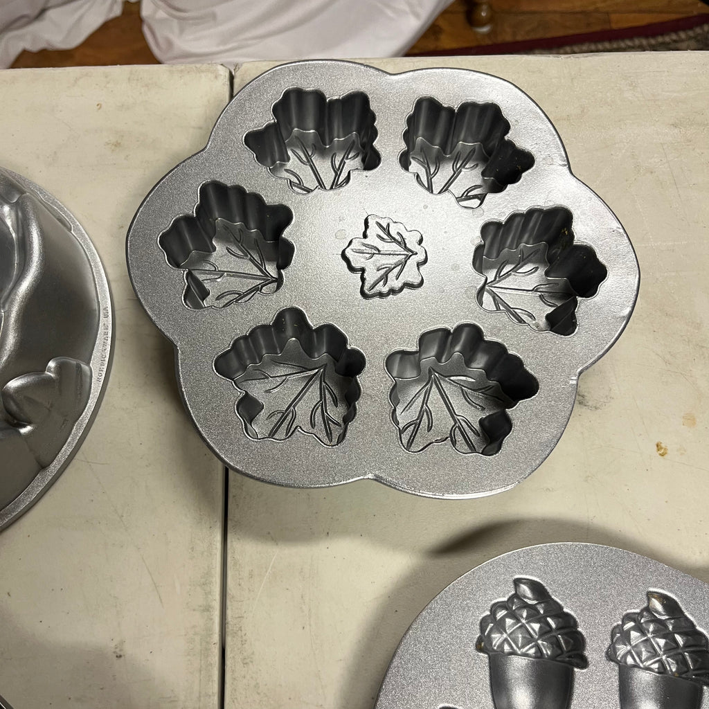 F526 Baking Grouping (bundt pan and more)