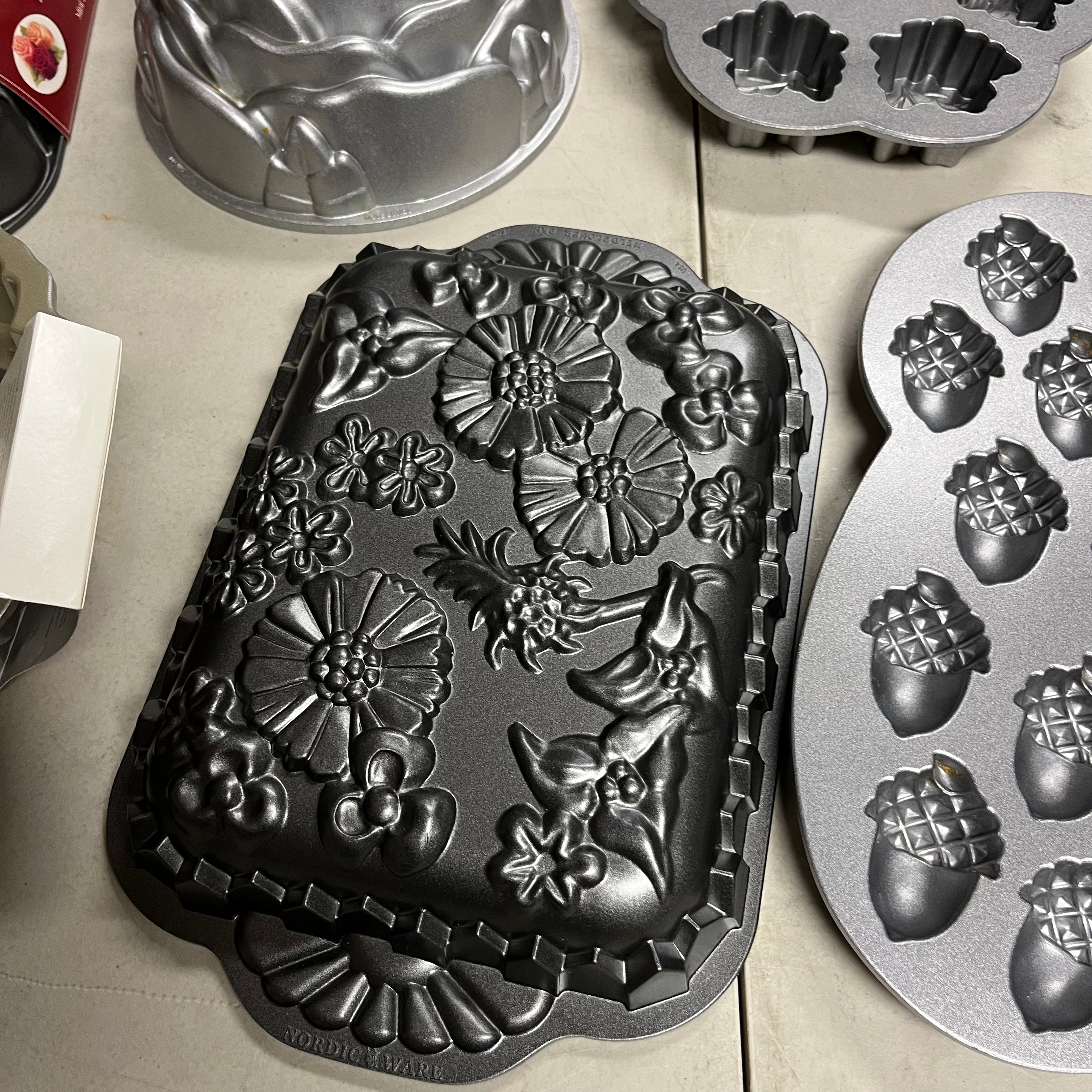 F526 Baking Grouping (bundt pan and more)