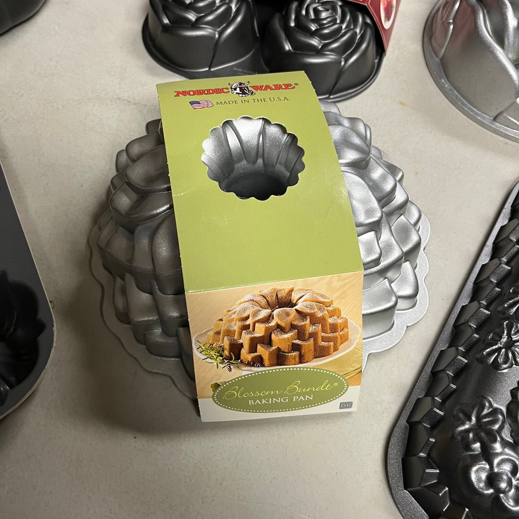 F526 Baking Grouping (bundt pan and more)