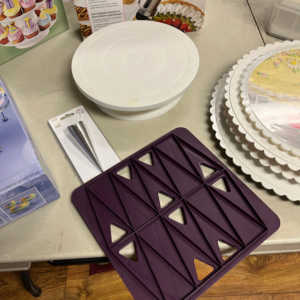 F529 Cake Decorating Grouping