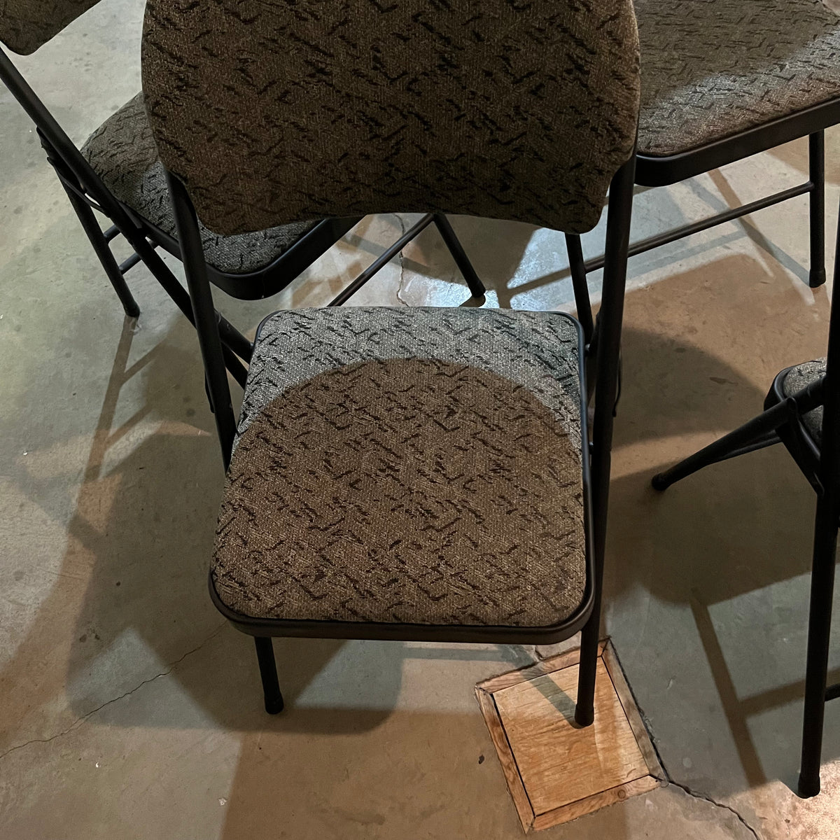 F534 Set of 6 black metal folding chairs