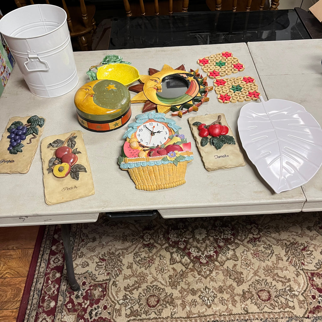 F540 Kitchen Decor Grouping (wall plaques and more)