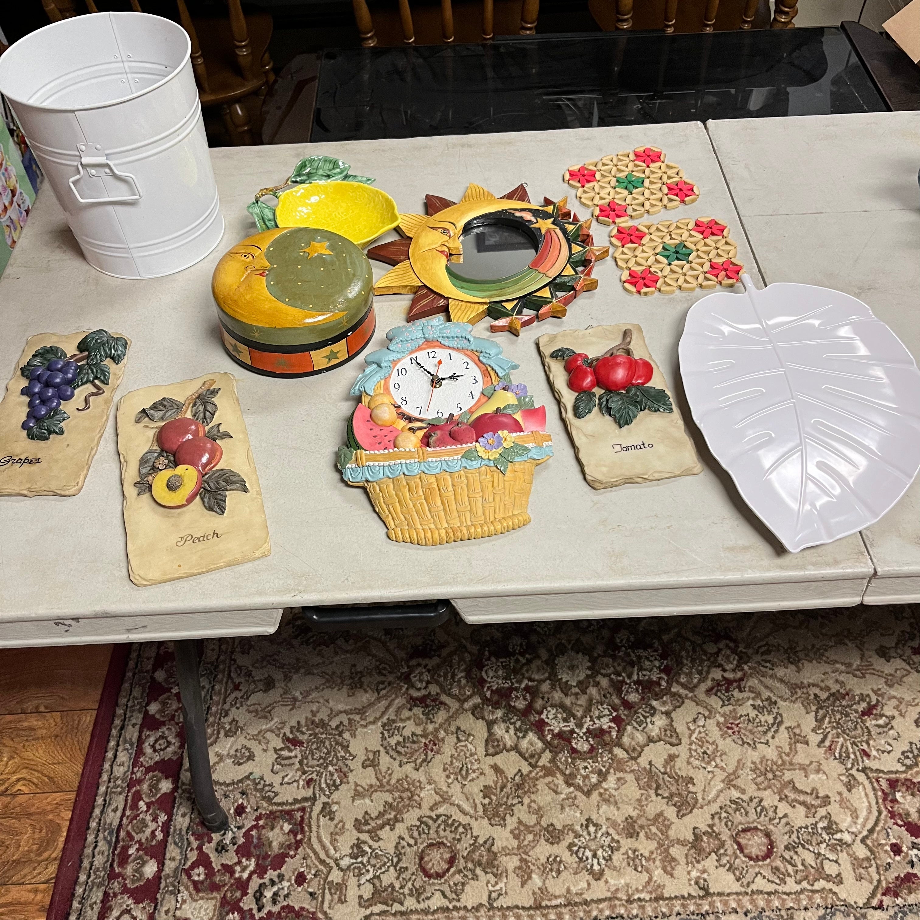 F540 Kitchen Decor Grouping (wall plaques and more)