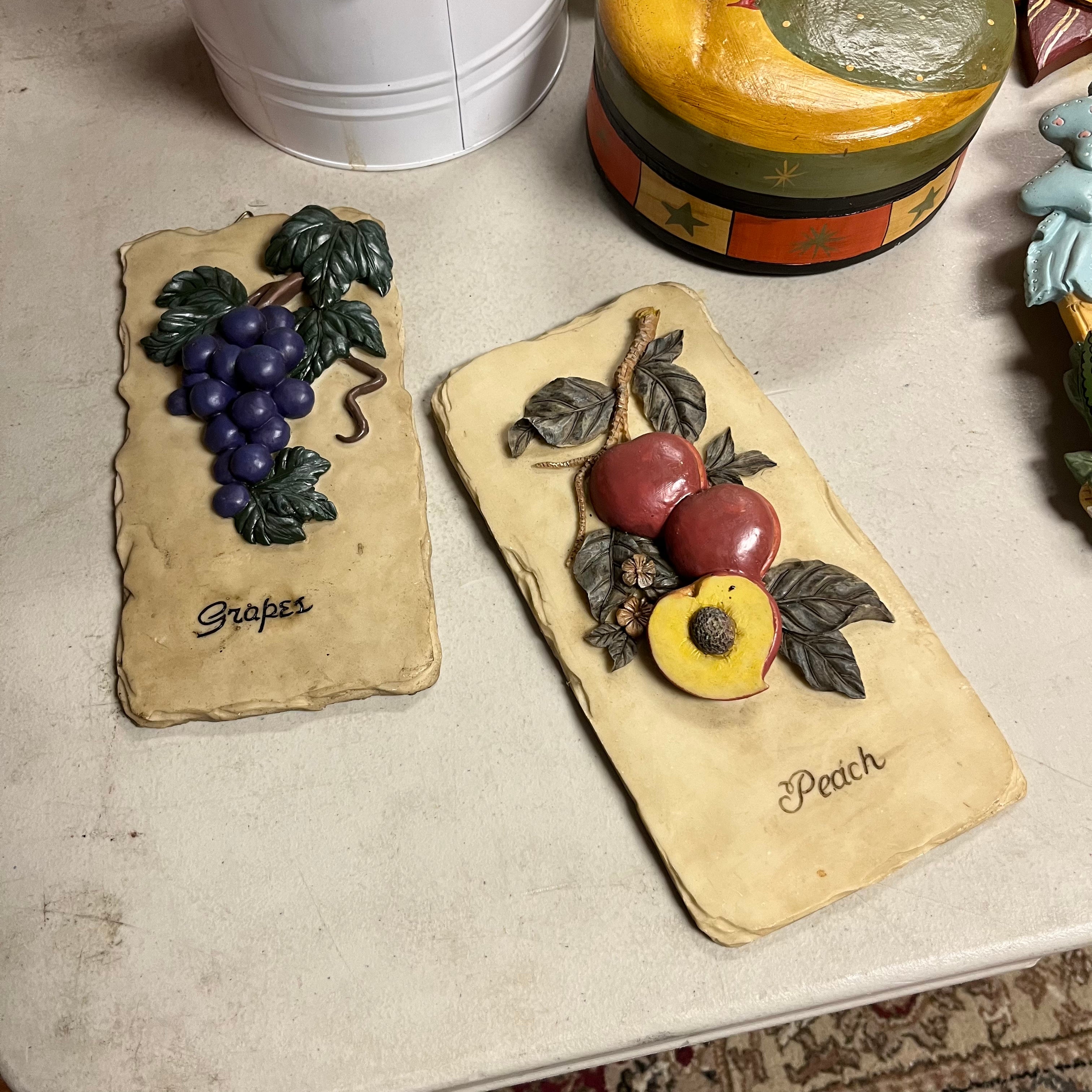 F540 Kitchen Decor Grouping (wall plaques and more)