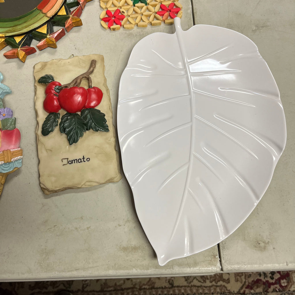 F540 Kitchen Decor Grouping (wall plaques and more)