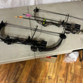 F542 Set of 2 compound bows with arrows