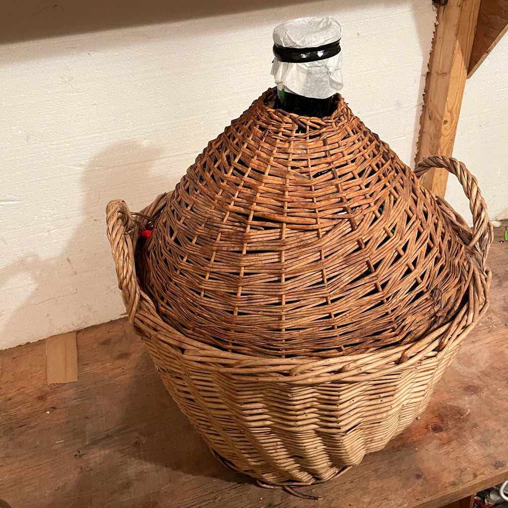 F543 Wicker demijohn