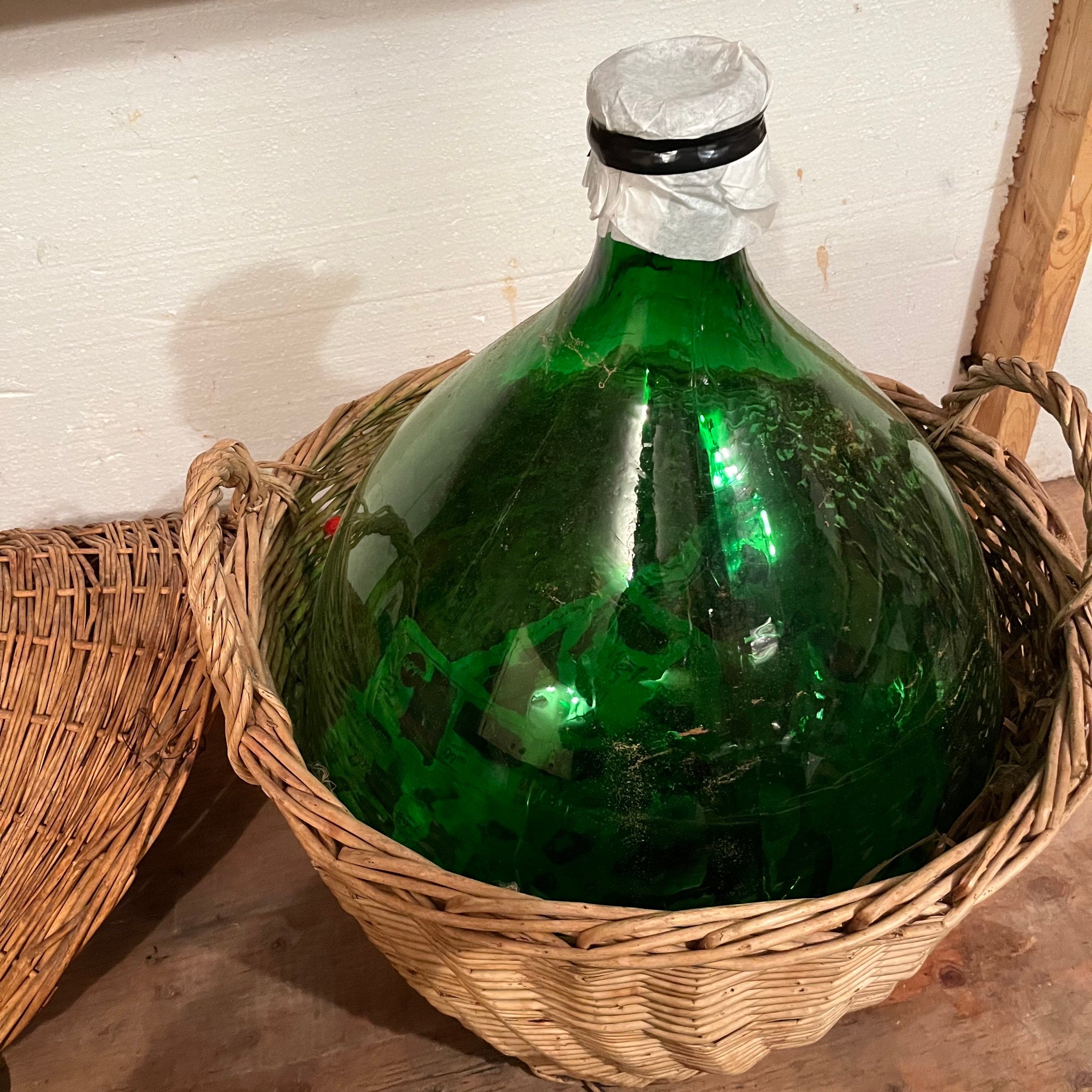 F543 Wicker demijohn