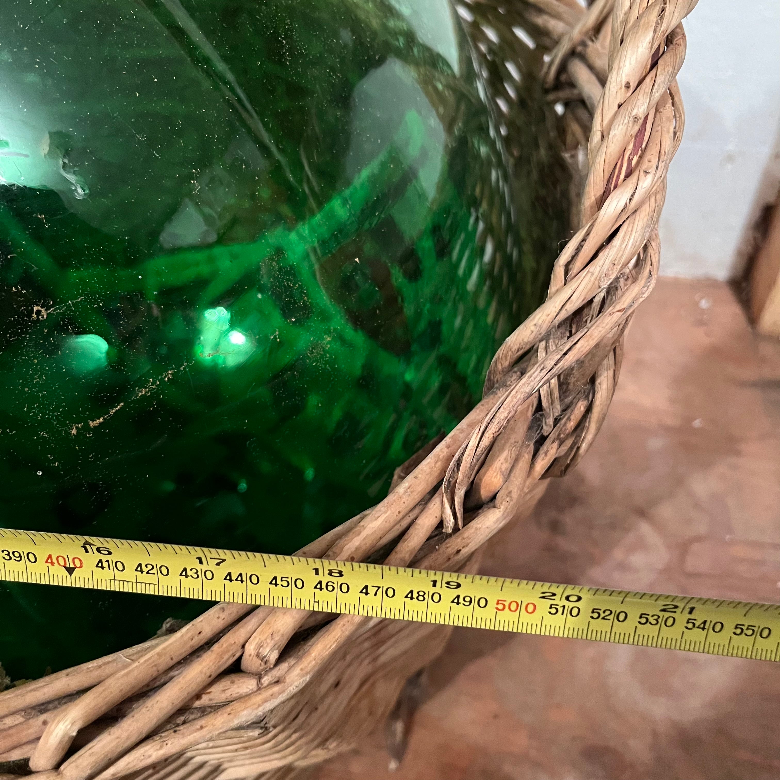 F543 Wicker demijohn