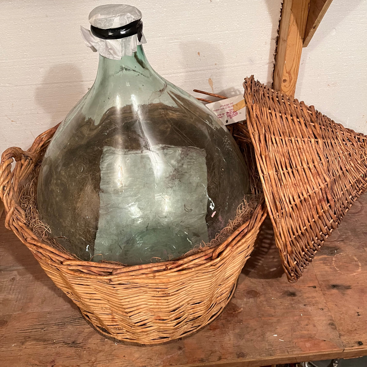 F544 Wicker demijohn