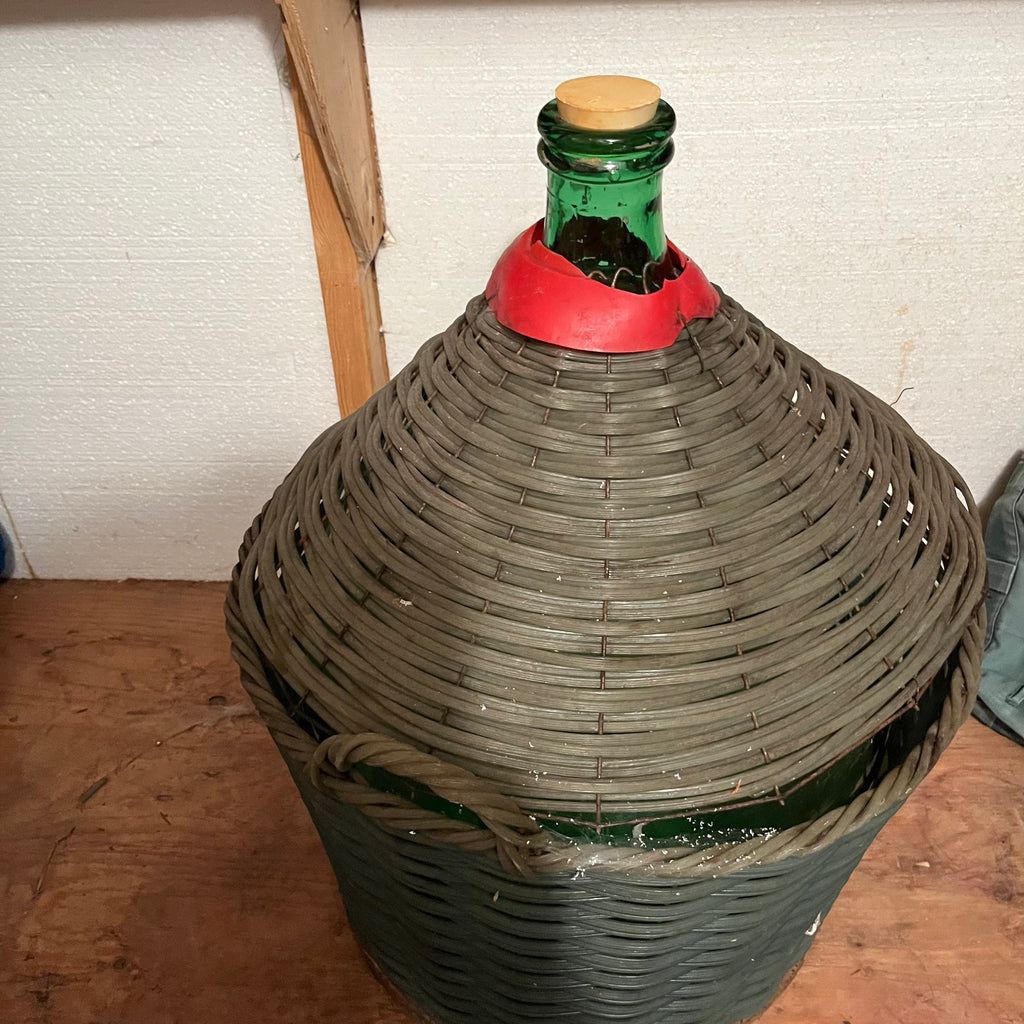 F546 Wicker demijohn