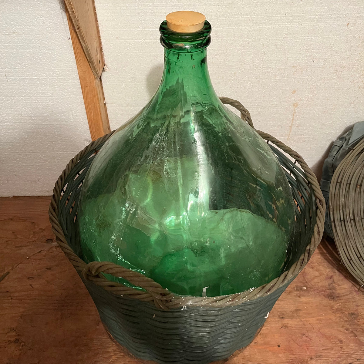 F546 Wicker demijohn