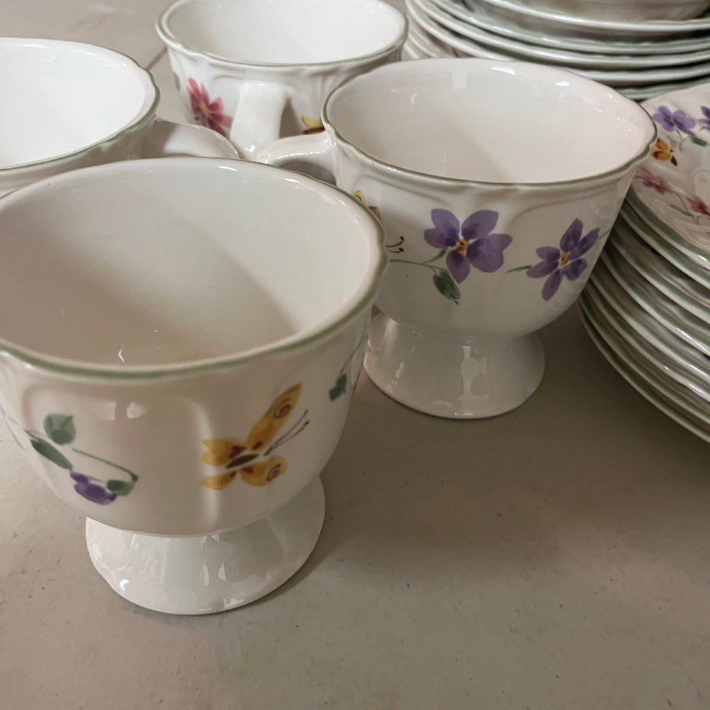 F547 32 Piece Gibson cottage style dinnerware grouping
